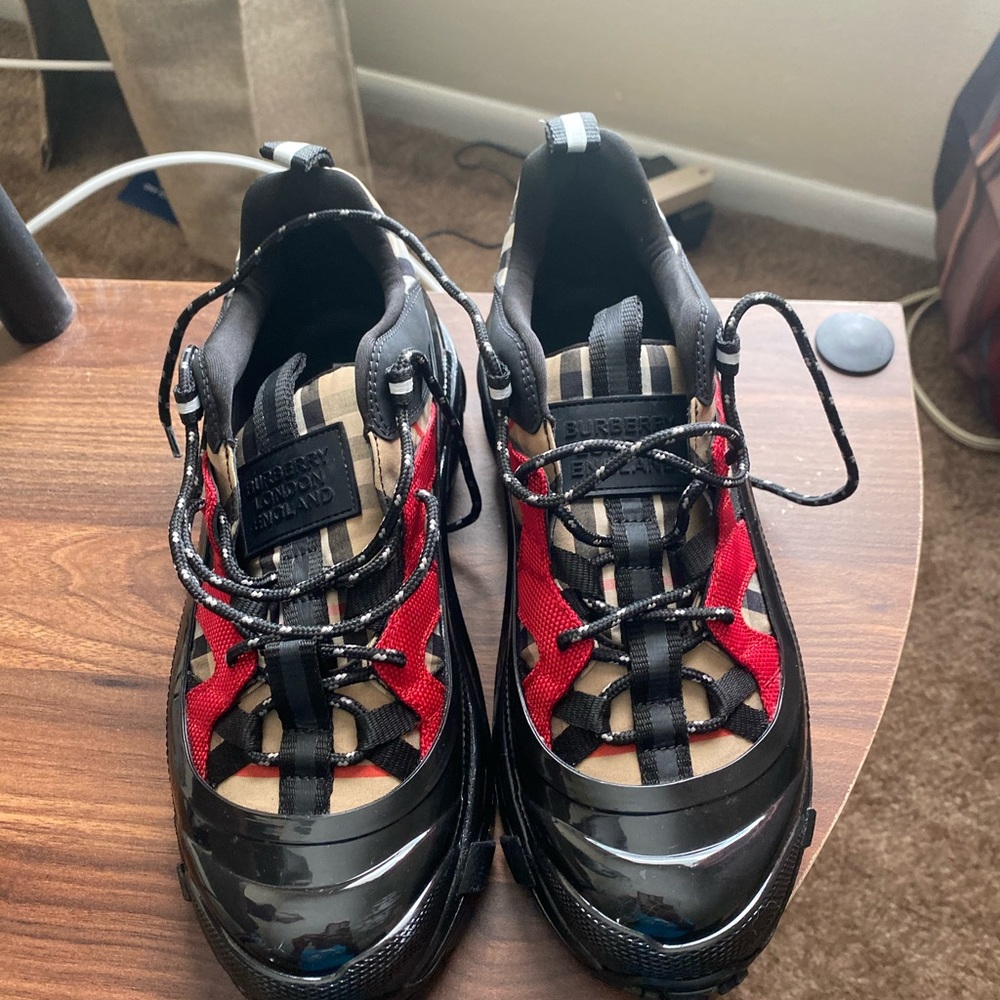 Burberry shoes - Picture 6 of 7